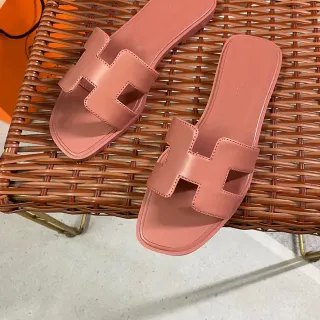Hermès Oran Slide Sandálias de Couro Rosa Poeirento