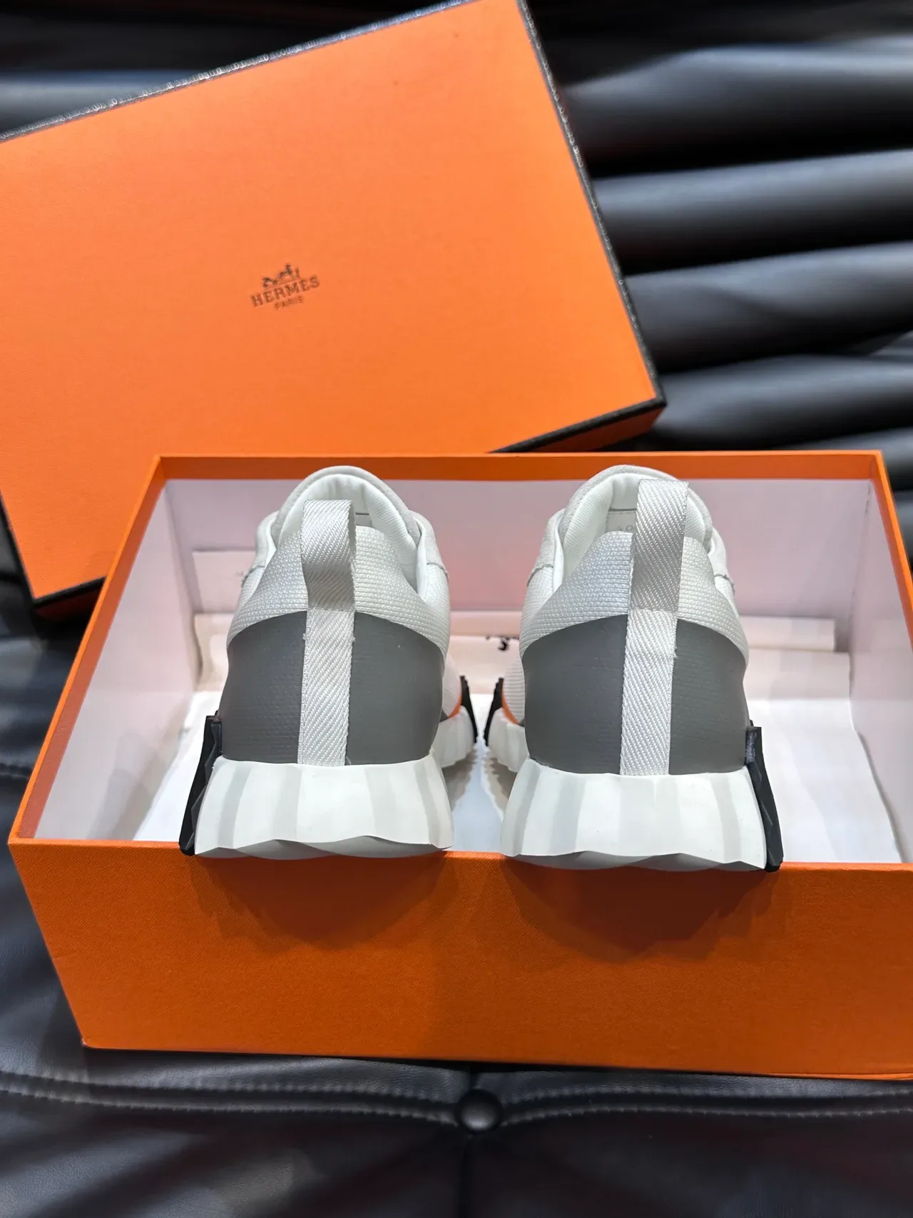 Hermès Oran Sneaker Blanco Naranja Gris Negro Lifestyle Sneakers 3