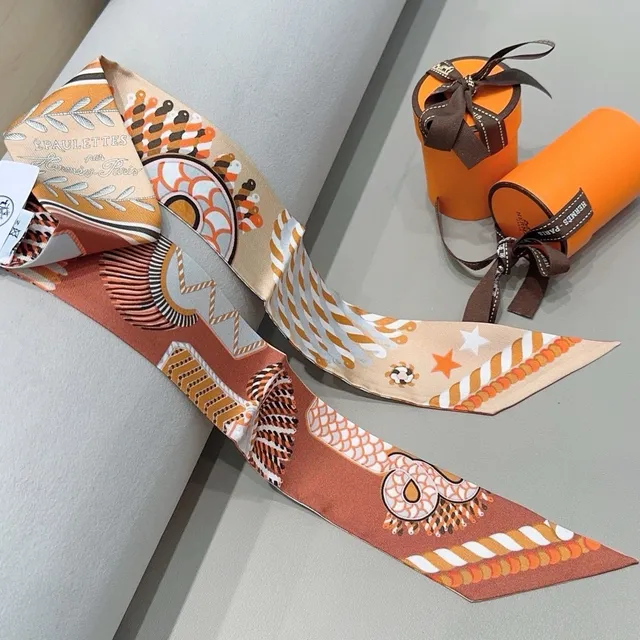 Hermès Écharpe de Soie Étroite Imprimée Orange Brun 4