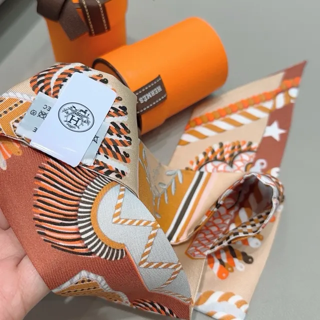 Hermès Écharpe de Soie Étroite Imprimée Orange Brun 5