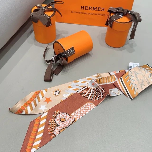 Hermès Écharpe de Soie Étroite Imprimée Orange Brun 6