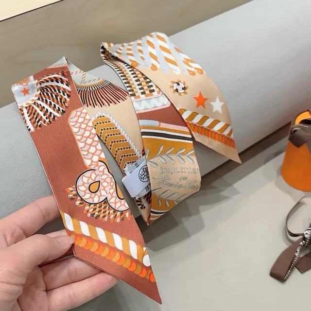 Hermès Écharpe de Soie Étroite Imprimée Orange Brun 7