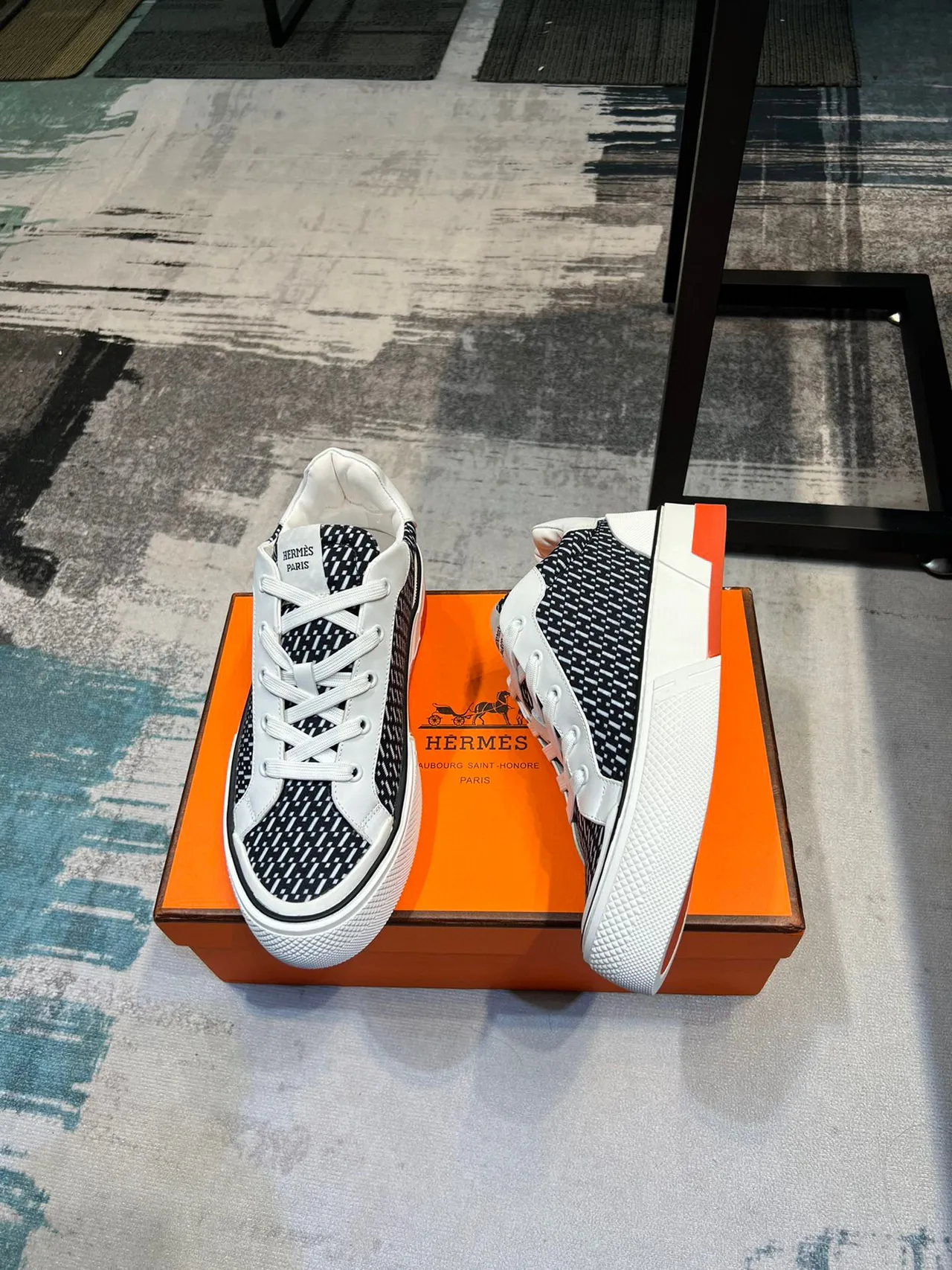 Hermès 黑白几何图案生活方式运动鞋 4
