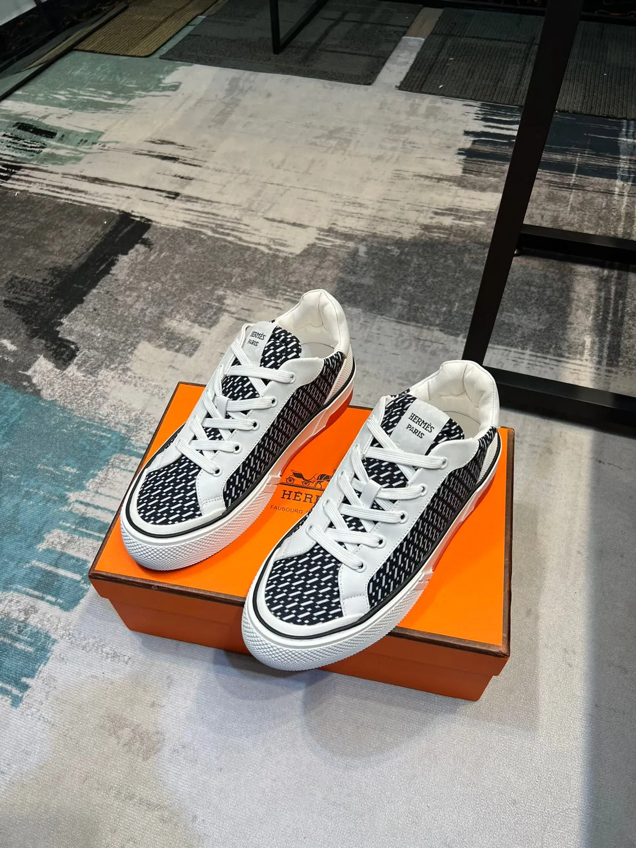 Hermès 黑白几何图案生活方式运动鞋 5