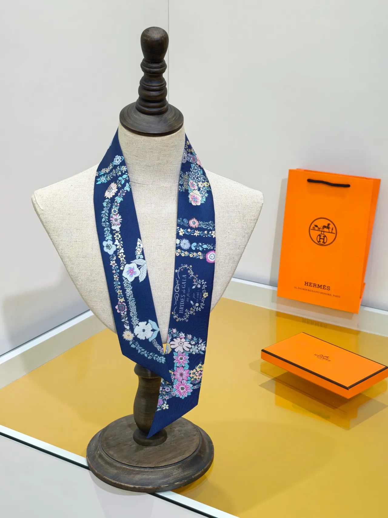 Hermès Twilly नेवी ब्लू संकरी रिबन डबल-साइड प्रिंट रेशम स्कार्फ 2