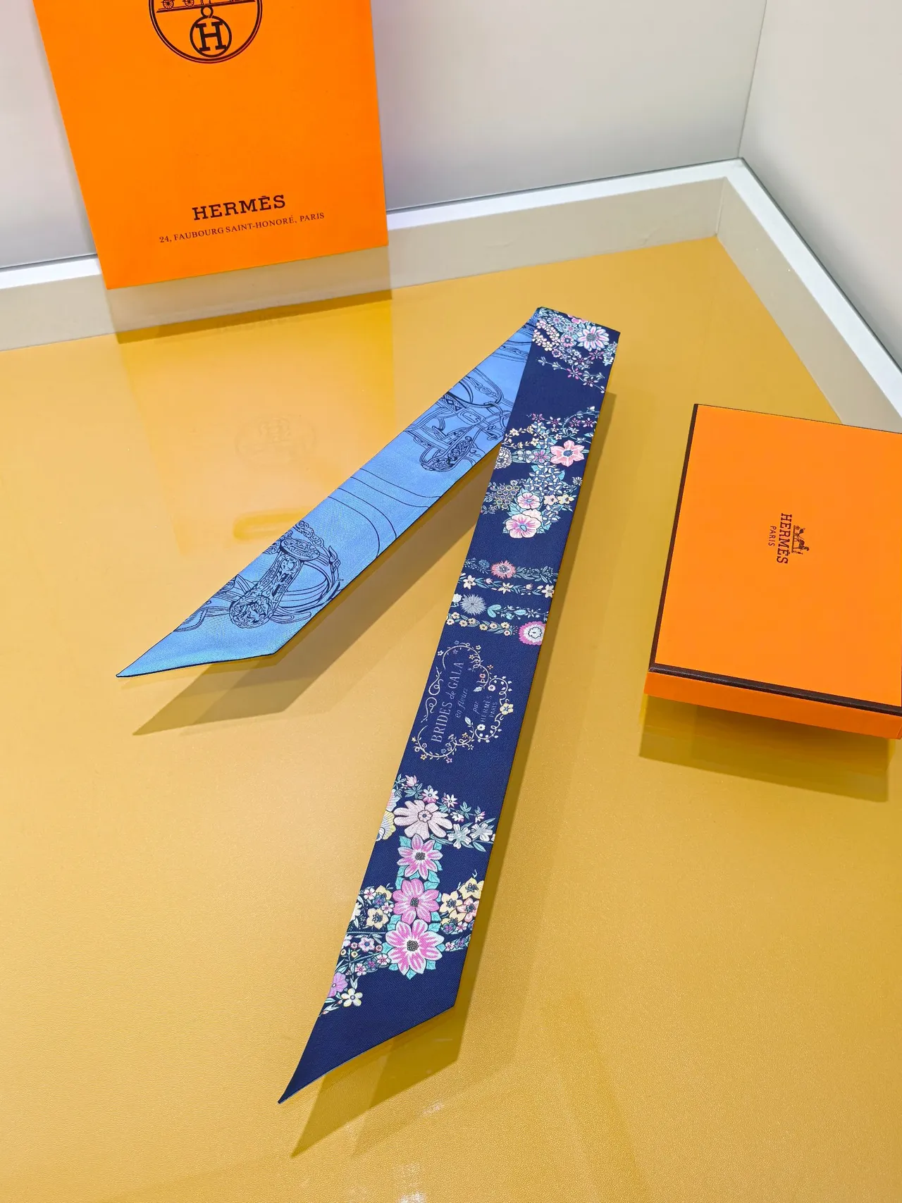 Hermès Twilly नेवी ब्लू संकरी रिबन डबल-साइड प्रिंट रेशम स्कार्फ 7