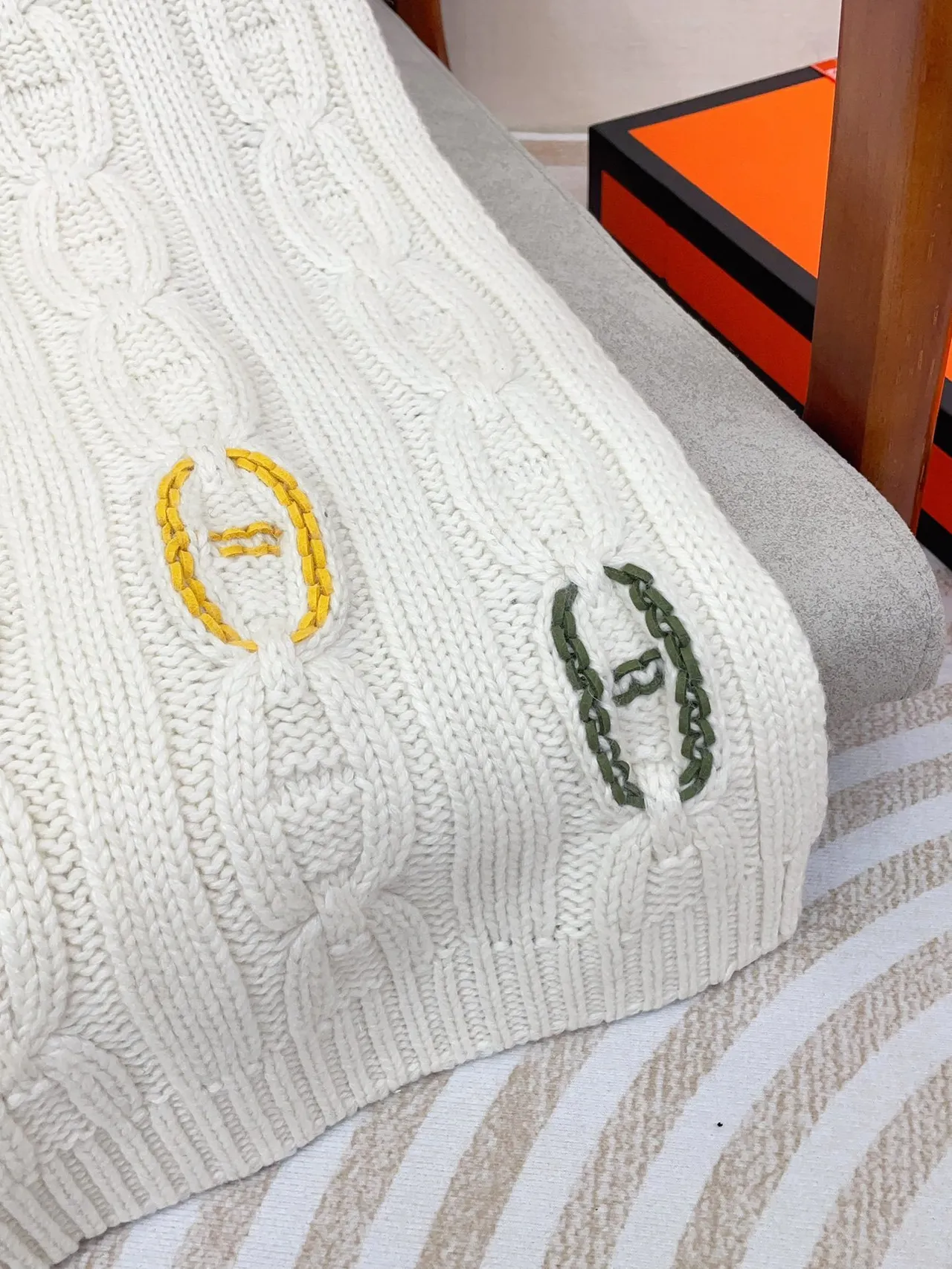 Hermès Blanco Dorado Cable-Knit Bordado H-Link Motivos Bufanda de Cachemira 9