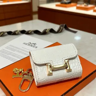Hermès White Gold Crocodile-Embossed Leather H-Shaped Clasp Coin Purse