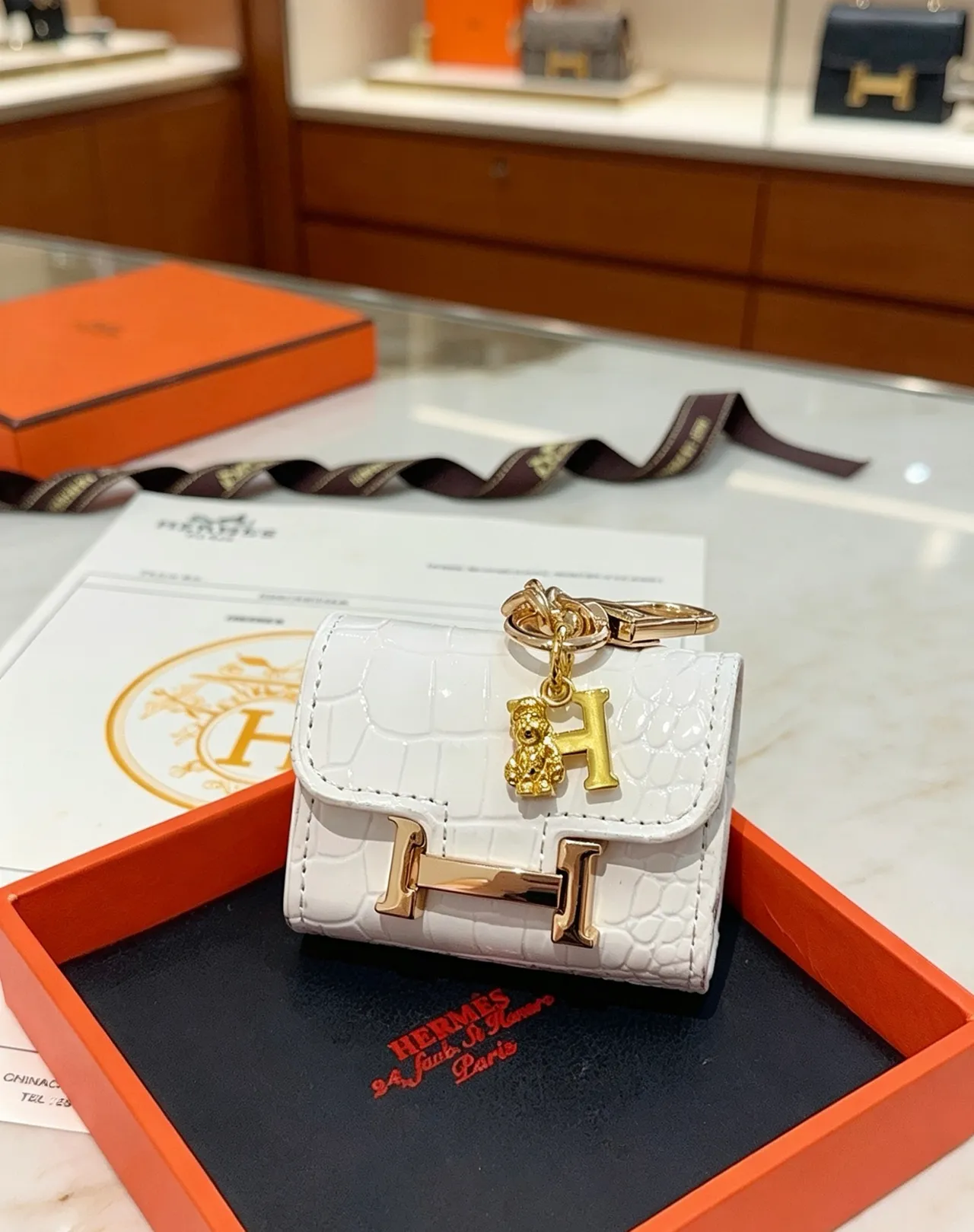 Hermès White Gold Crocodile-Embossed Leather H-Shaped Clasp Coin Purse 2