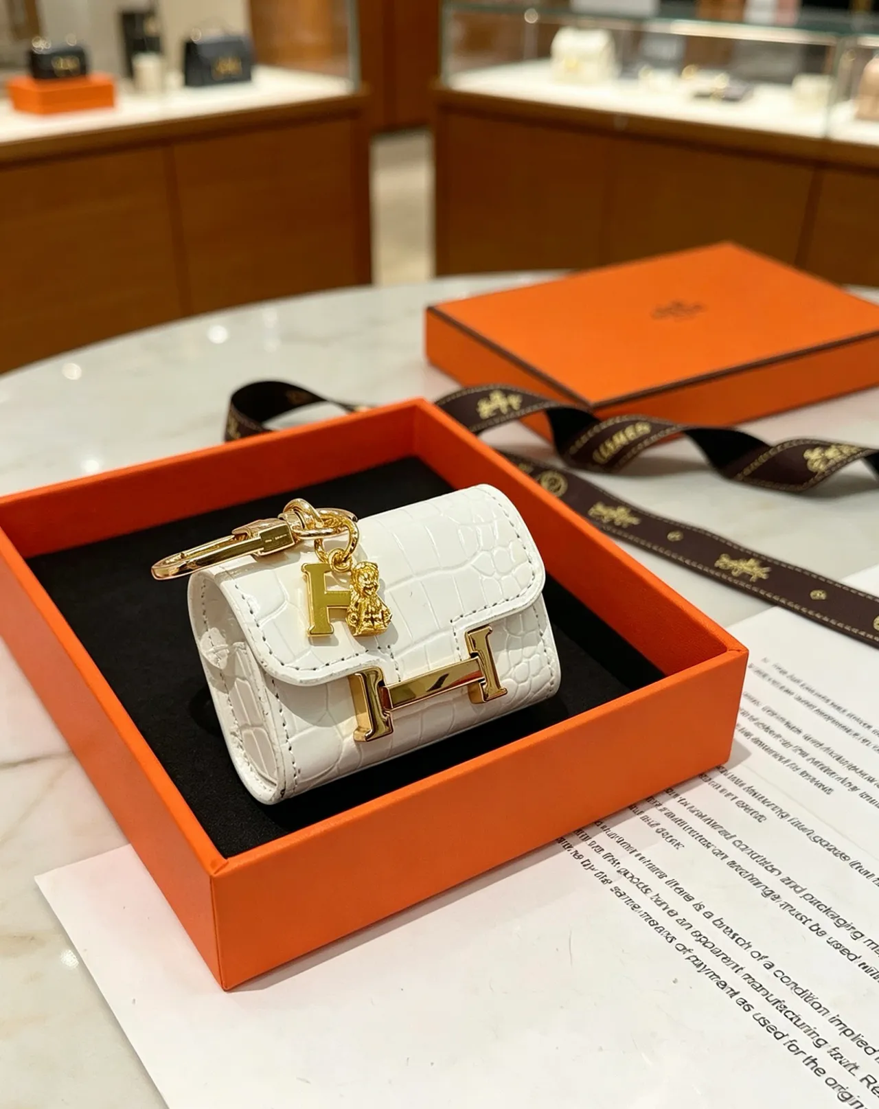 Hermès White Gold Crocodile-Embossed Leather H-Shaped Clasp Coin Purse 3