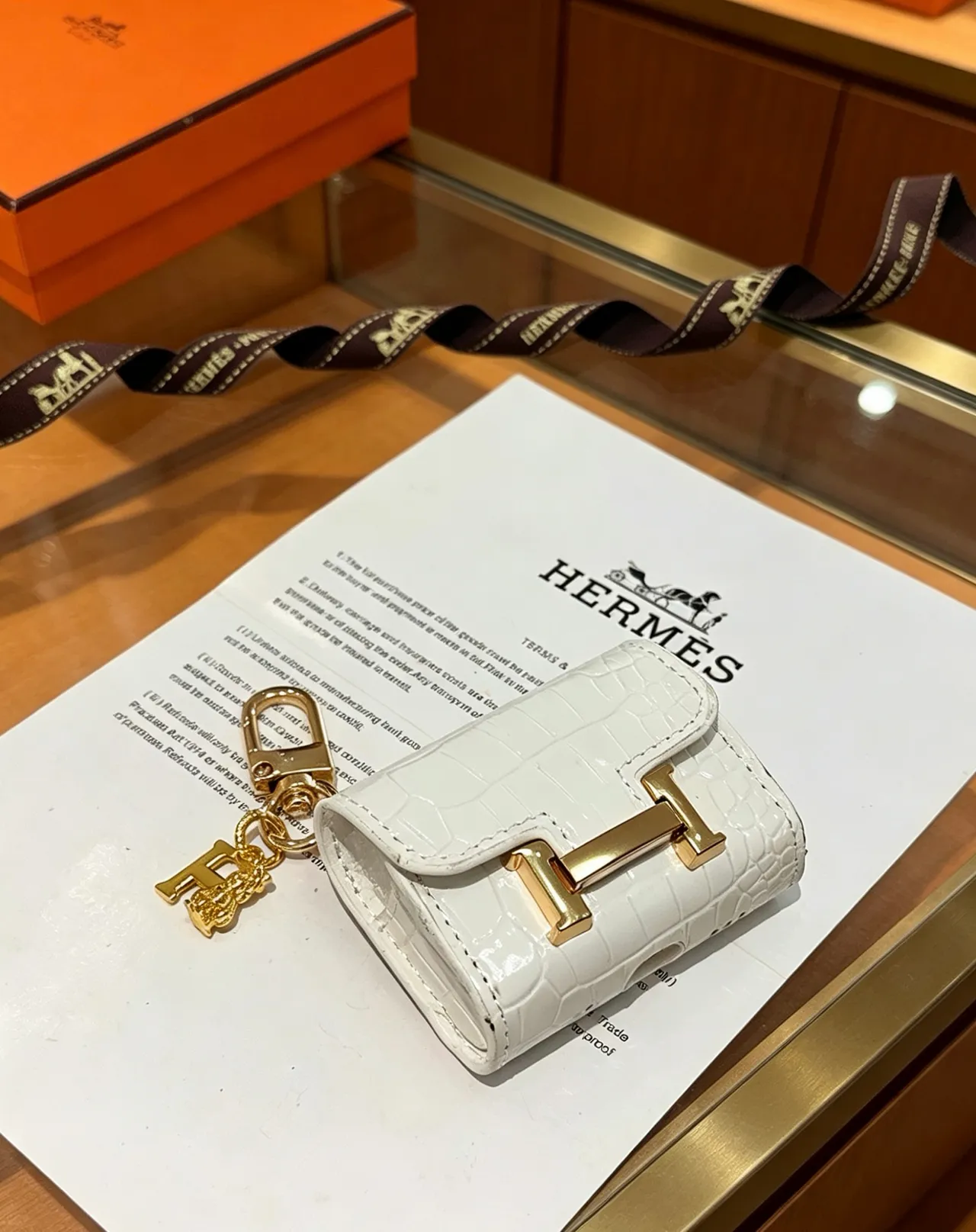 Hermès White Gold Crocodile-Embossed Leather H-Shaped Clasp Coin Purse 5
