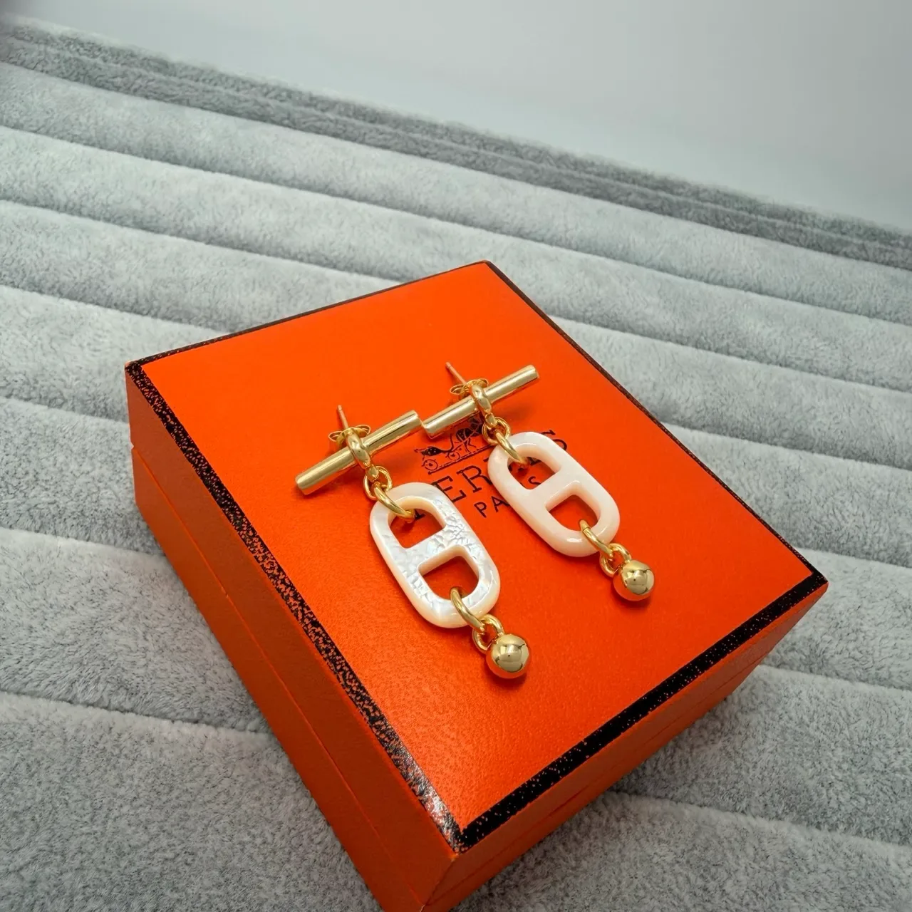 Hermès White Gold Toggle-Closure Mother-of-Pearl Oval Links Earrings 2