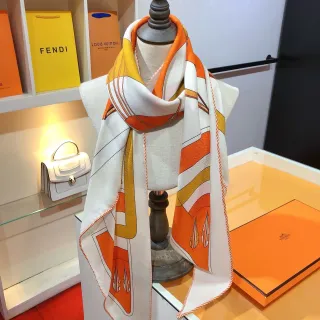 Hermès সাদা কমলা জ্যোমেট্রিক প্রিন্ট ডাবল-ফেসড সিল্ক স্কার্ফ