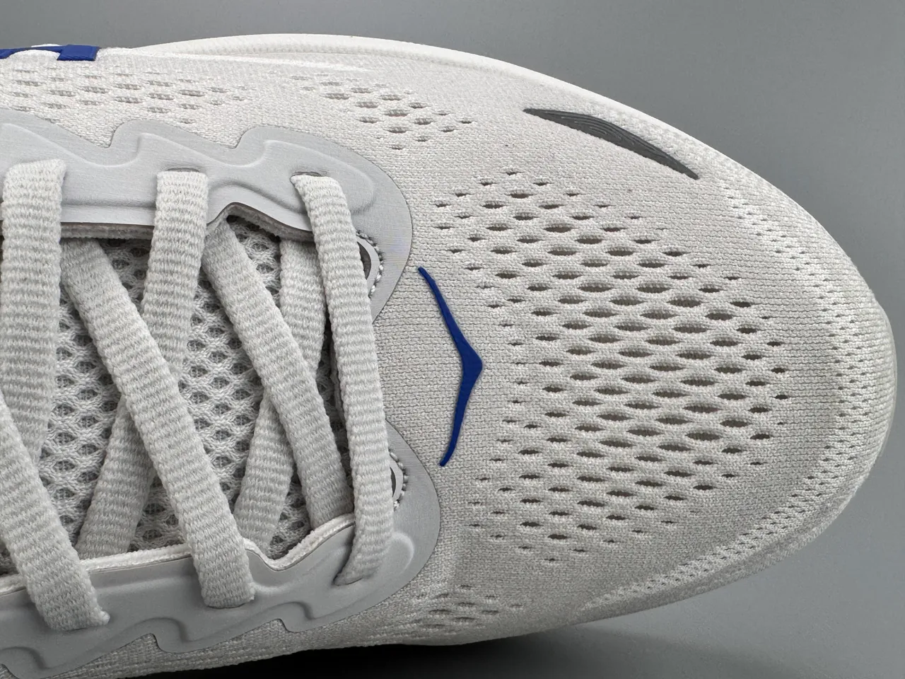Hoka 灰白 极致缓震 工程网面 跑鞋 2