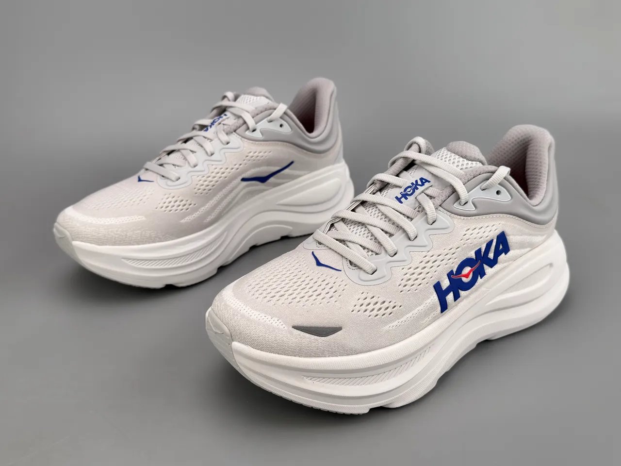 Hoka 灰白 极致缓震 工程网面 跑鞋 5