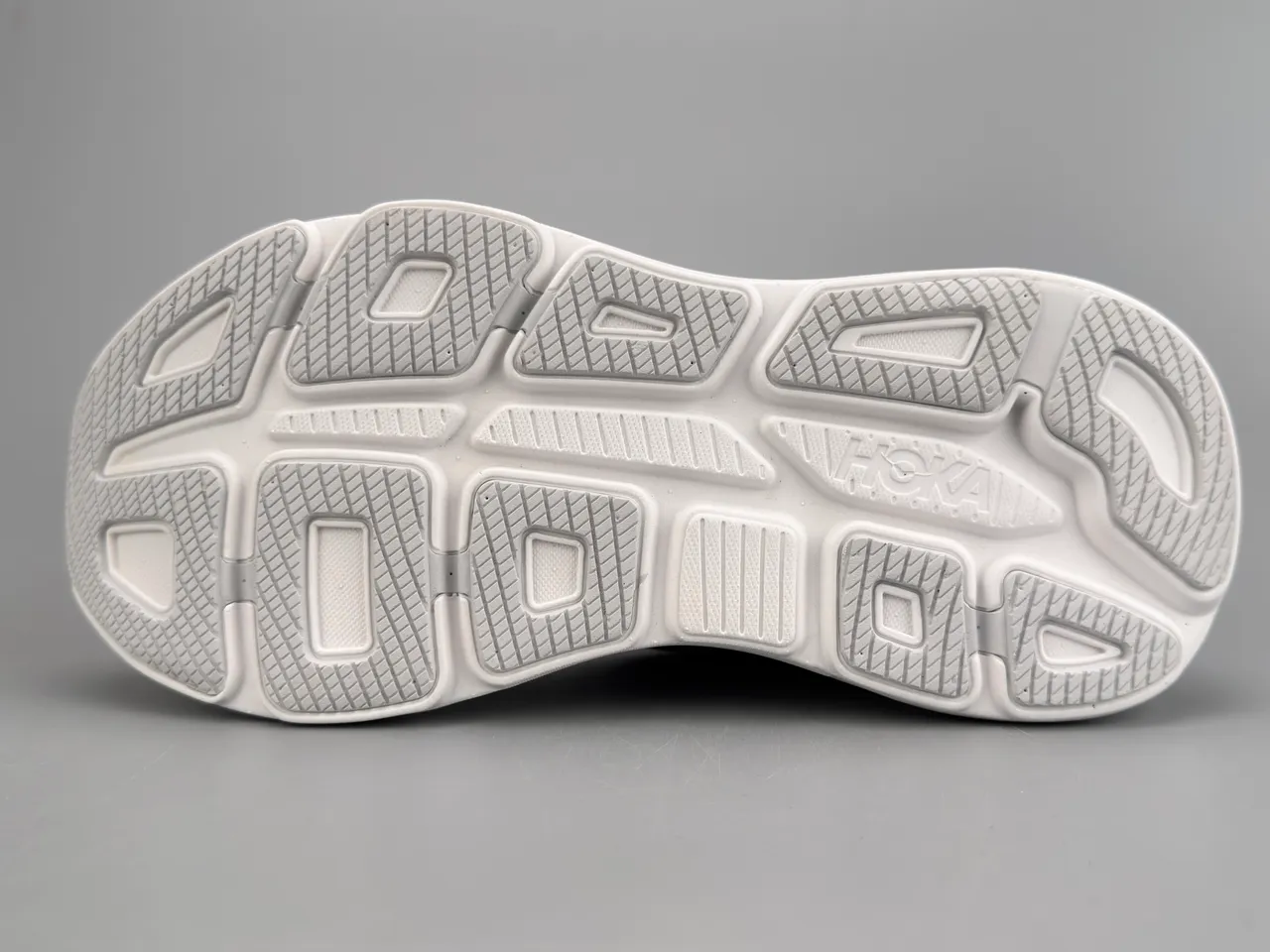 Hoka 灰白 极致缓震 工程网面 跑鞋 8