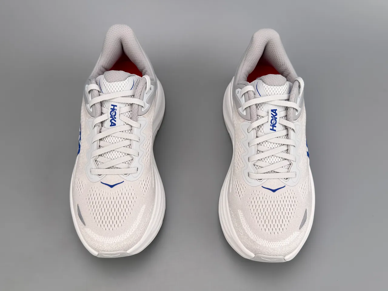 Hoka 灰白 极致缓震 工程网面 跑鞋 9