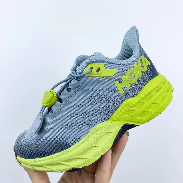 Hoka violet rose, upper de knit ingénieril supérieur, midsole chunky cushionée, chaussures de course 10