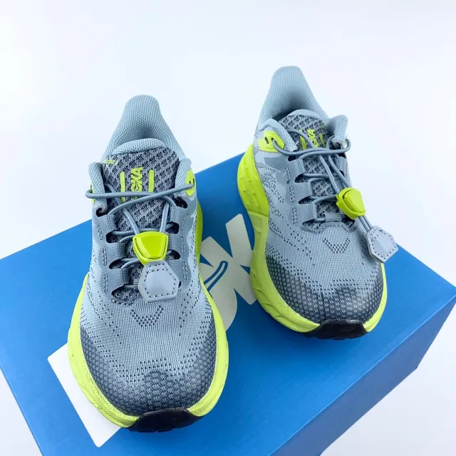 Hoka violet rose, upper de knit ingénieril supérieur, midsole chunky cushionée, chaussures de course 13