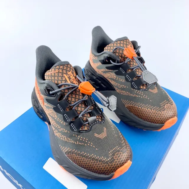 Hoka violet rose, upper de knit ingénieril supérieur, midsole chunky cushionée, chaussures de course 17