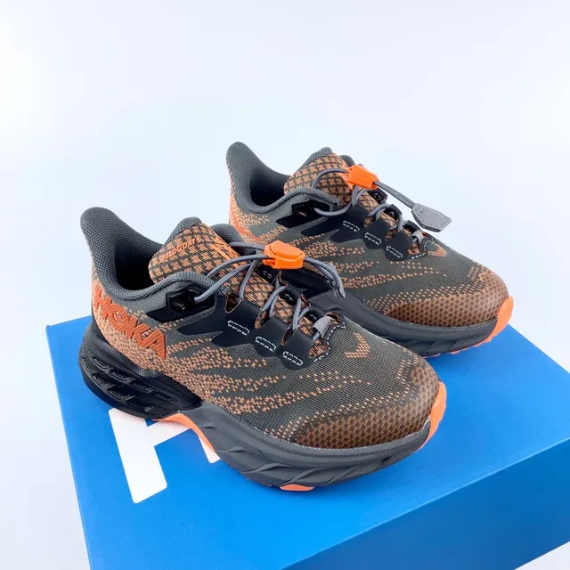 Hoka violet rose, upper de knit ingénieril supérieur, midsole chunky cushionée, chaussures de course 19