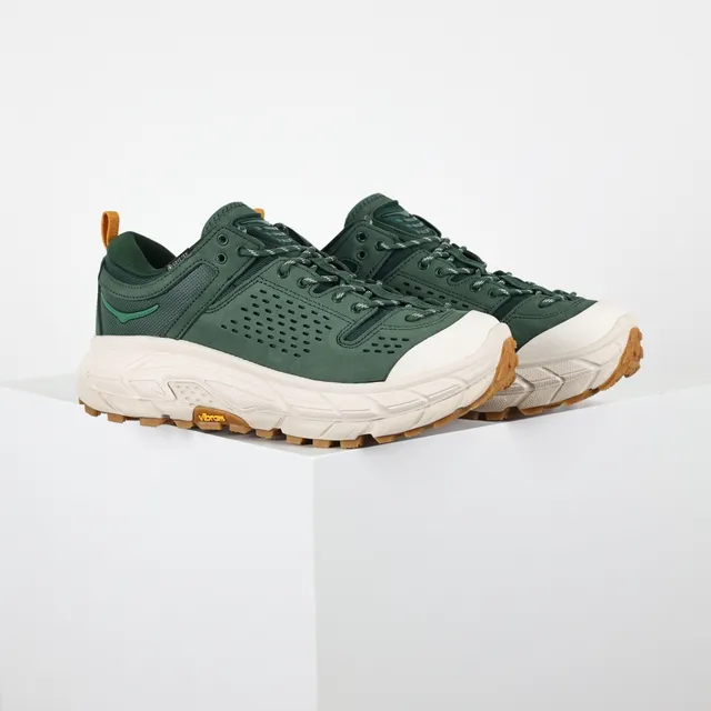 Hoka Speedgoat हरा भूरा छिद्रित ऊपरी ऑफ-व्हाइट मिडसोल रनिंग जूते 3