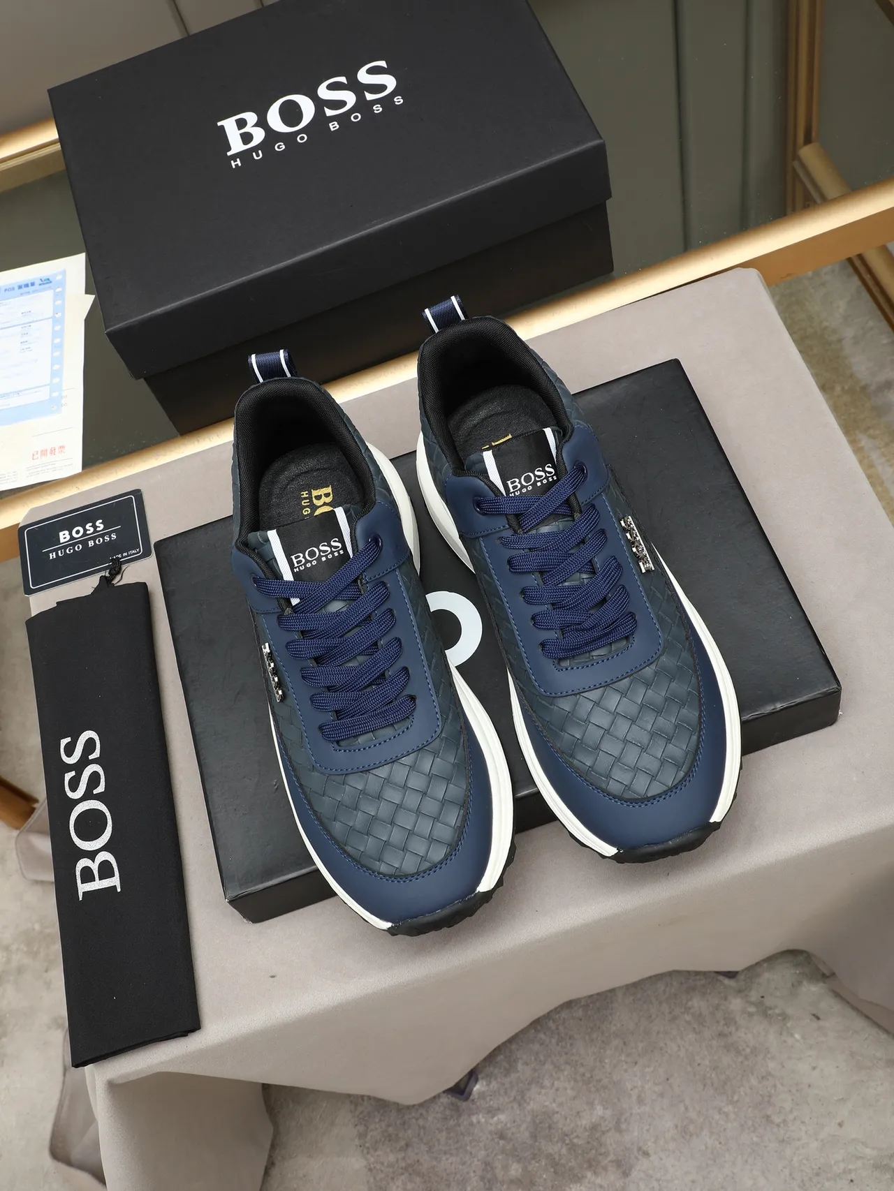 Hugo Boss Tênis lifestyle de couro trançado navy e cinza 2