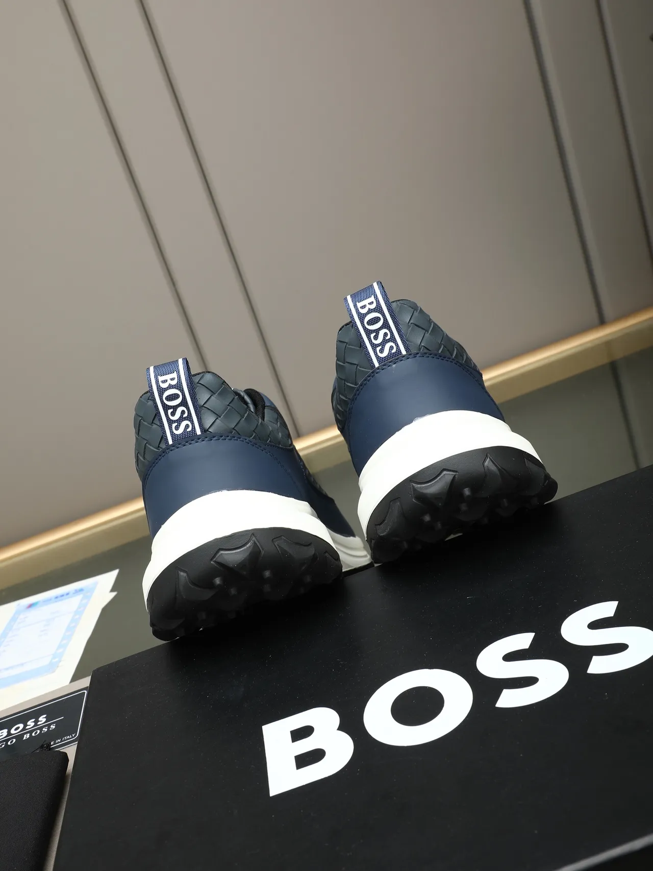 Hugo Boss Tênis lifestyle de couro trançado navy e cinza 3
