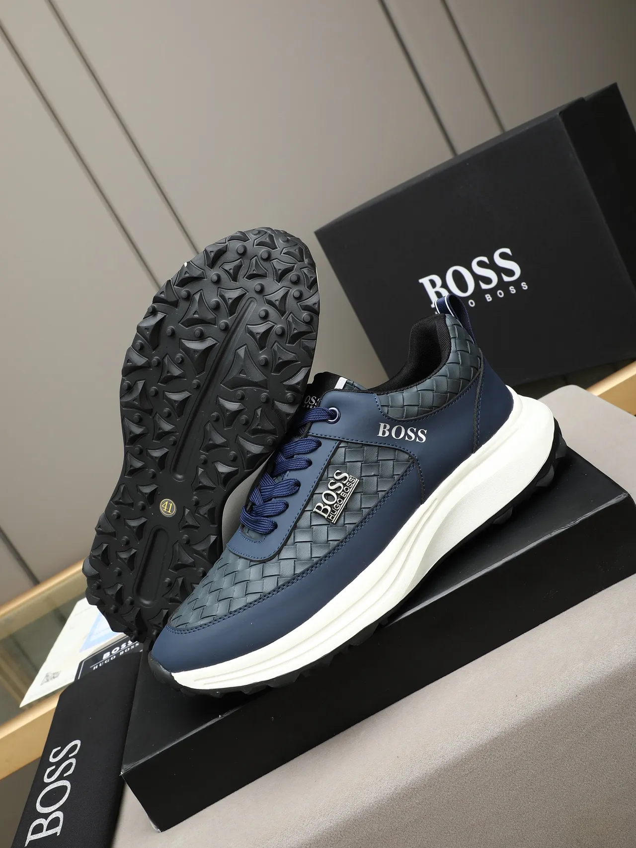 Hugo Boss Tênis lifestyle de couro trançado navy e cinza 4