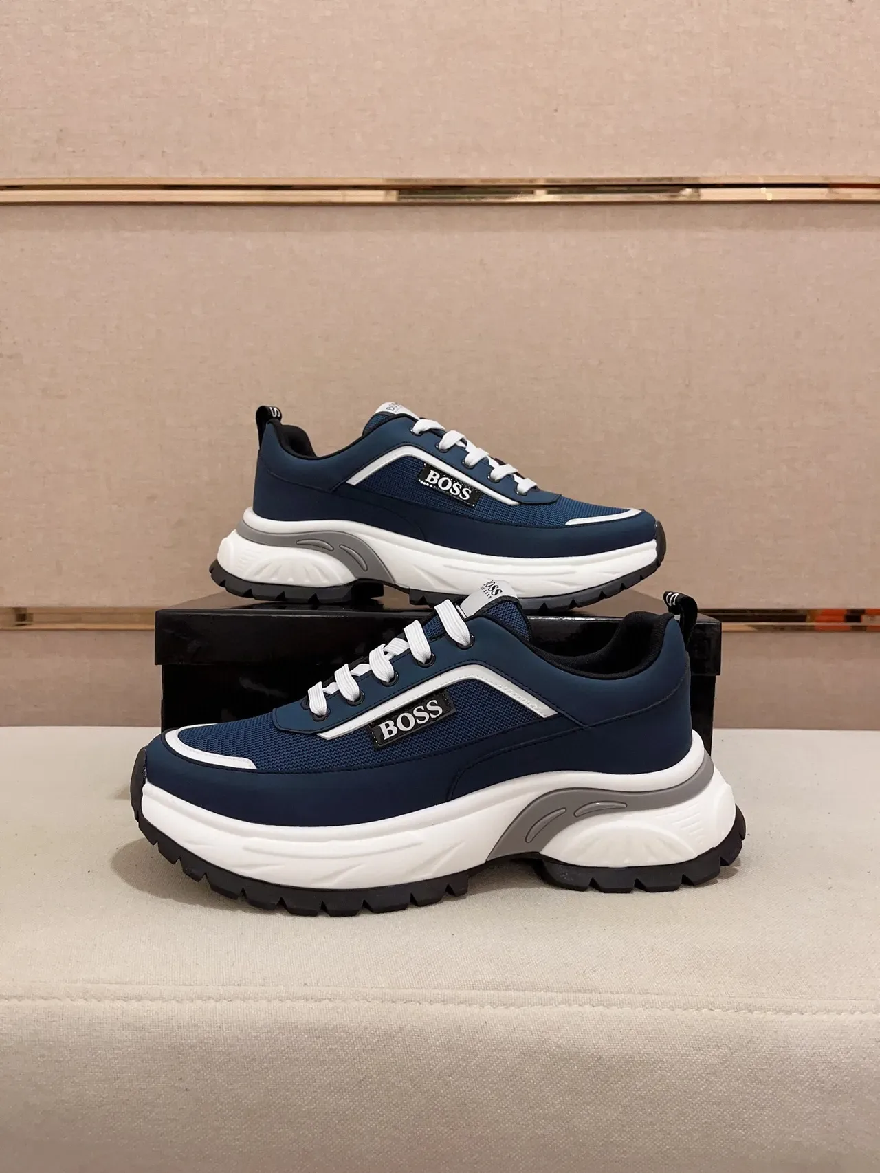 Hugo Boss Sneakers Chunky Navy com sola branca e upper de malha e sintético 8