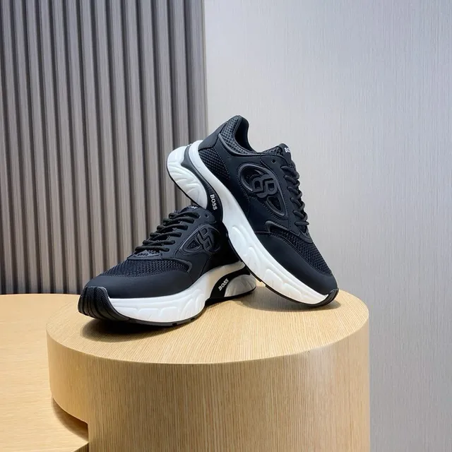 Hugo Boss Runner tênis pretos e brancos grossos 4