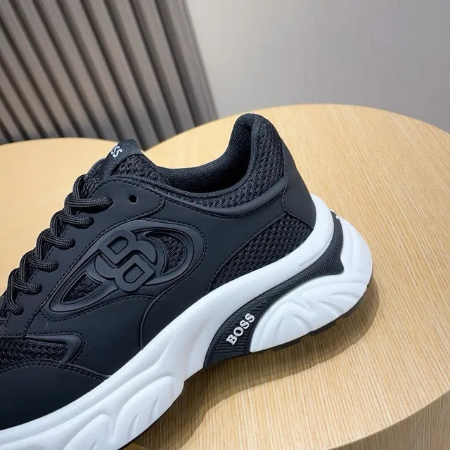Hugo Boss Runner tênis pretos e brancos grossos 5