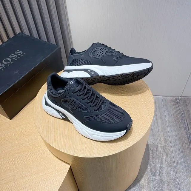 Hugo Boss Runner tênis pretos e brancos grossos 6