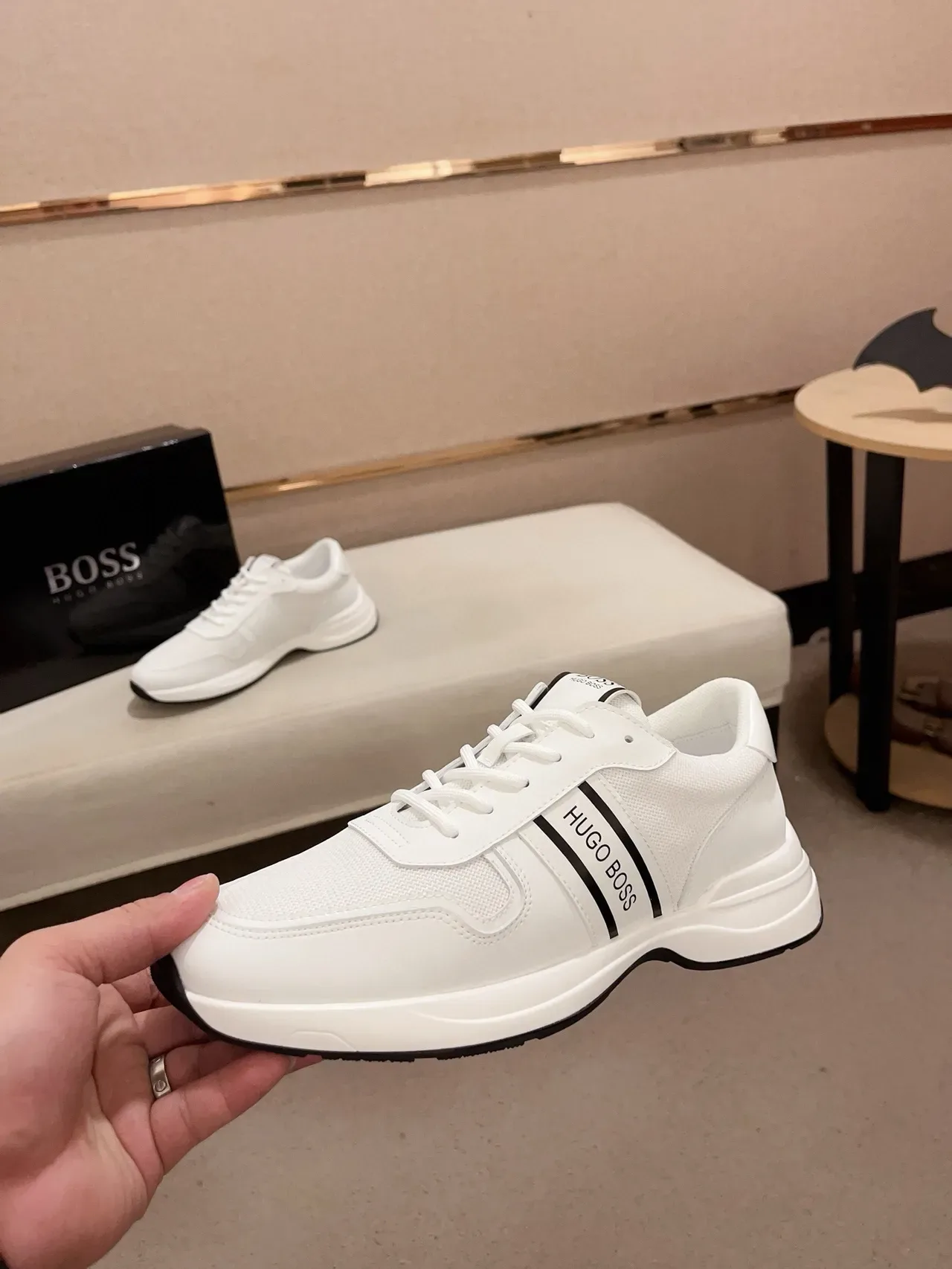 Hugo Boss সাদা এবং কালো স্ট্রাইপ লাইফস্টাইল স্নিকার 3