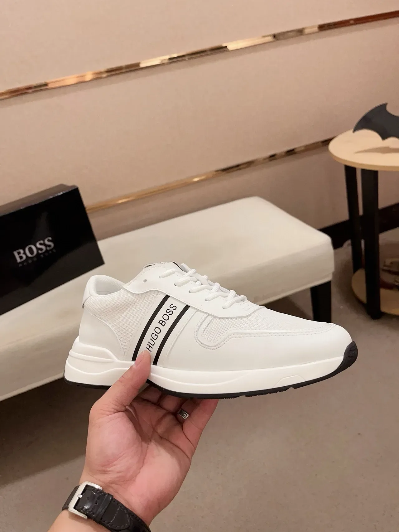 Hugo Boss সাদা এবং কালো স্ট্রাইপ লাইফস্টাইল স্নিকার 4
