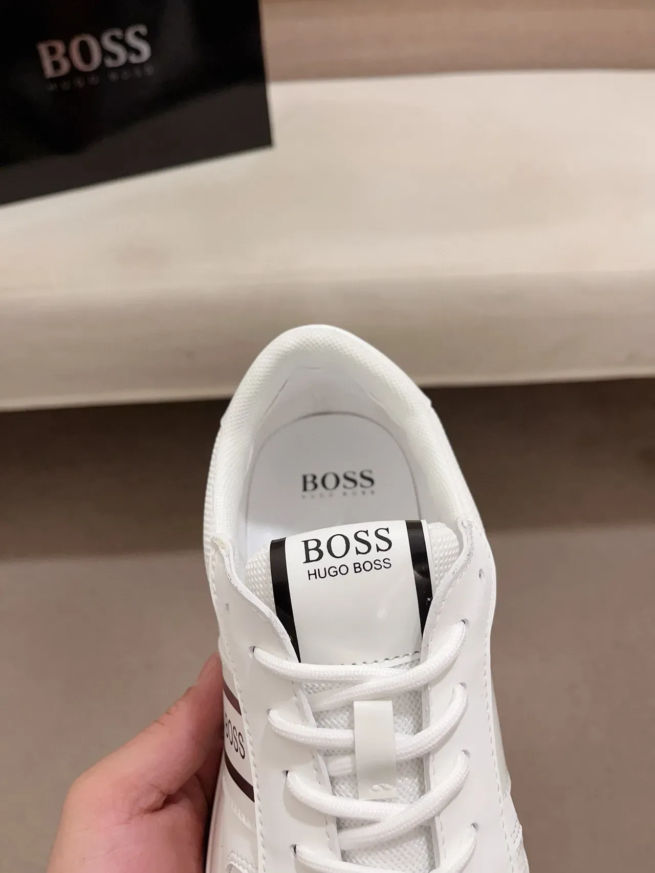 Hugo Boss সাদা এবং কালো স্ট্রাইপ লাইফস্টাইল স্নিকার 6