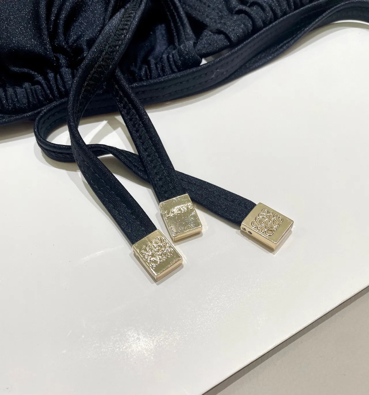 Loewe Anagram noir et or col halter lien dans le dos maillot de bain 5