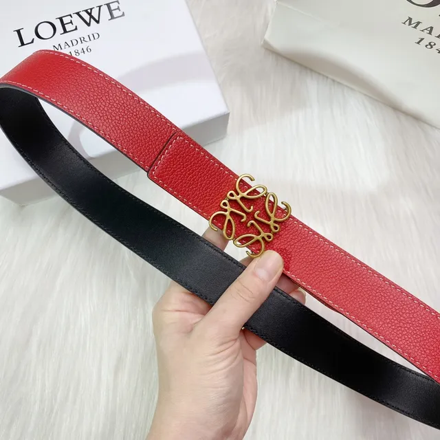 Loewe Anagram Cinturón de cuero rojo y negro texturizado granulado con hebilla de tono dorado 2