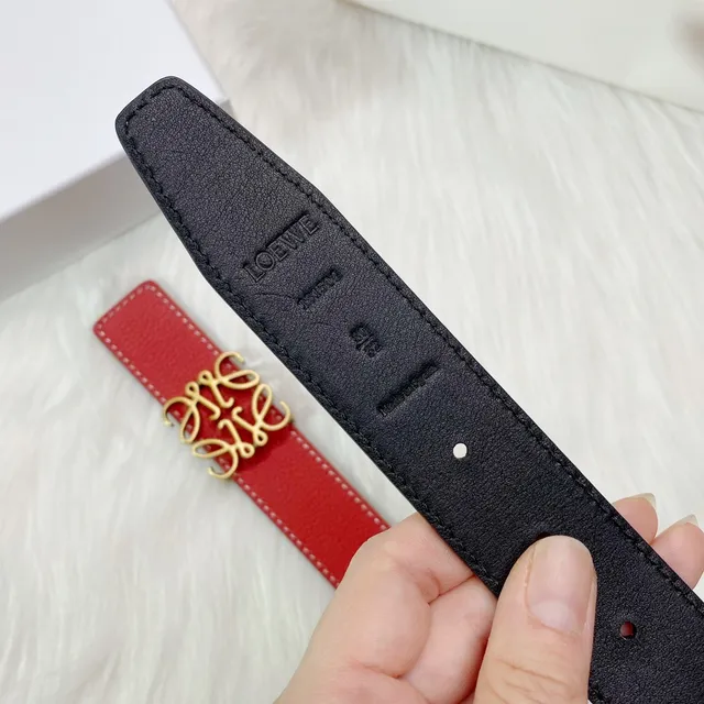 Loewe Anagram Cinturón de cuero rojo y negro texturizado granulado con hebilla de tono dorado 7