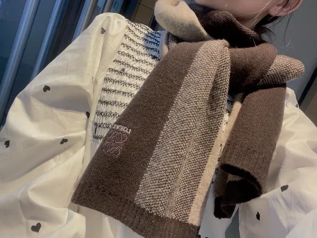 Loewe Brown Beige Block-Color Intarsia Knit Embroidered Anagram Logo Scarve 2