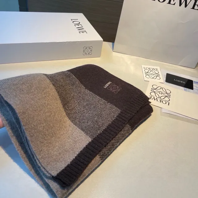 Loewe Brown Beige Block-Color Intarsia Knit Embroidered Anagram Logo Scarve 4