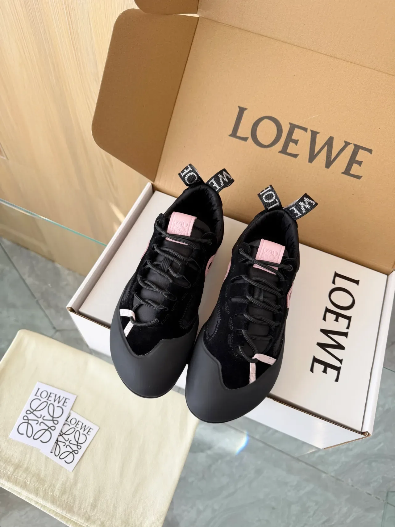 Loewe Flow Runner 2.0 Negro y rosa zapatillas lifestyle 6