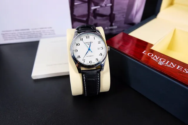 Longines Montre Classique de Soirée Noire et Blanche avec Boîtier de Tono Argenté et Mécanique 2