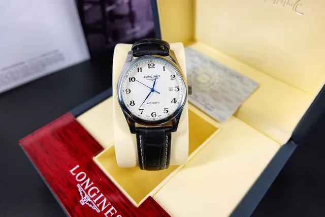 Longines Montre Classique de Soirée Noire et Blanche avec Boîtier de Tono Argenté et Mécanique 8