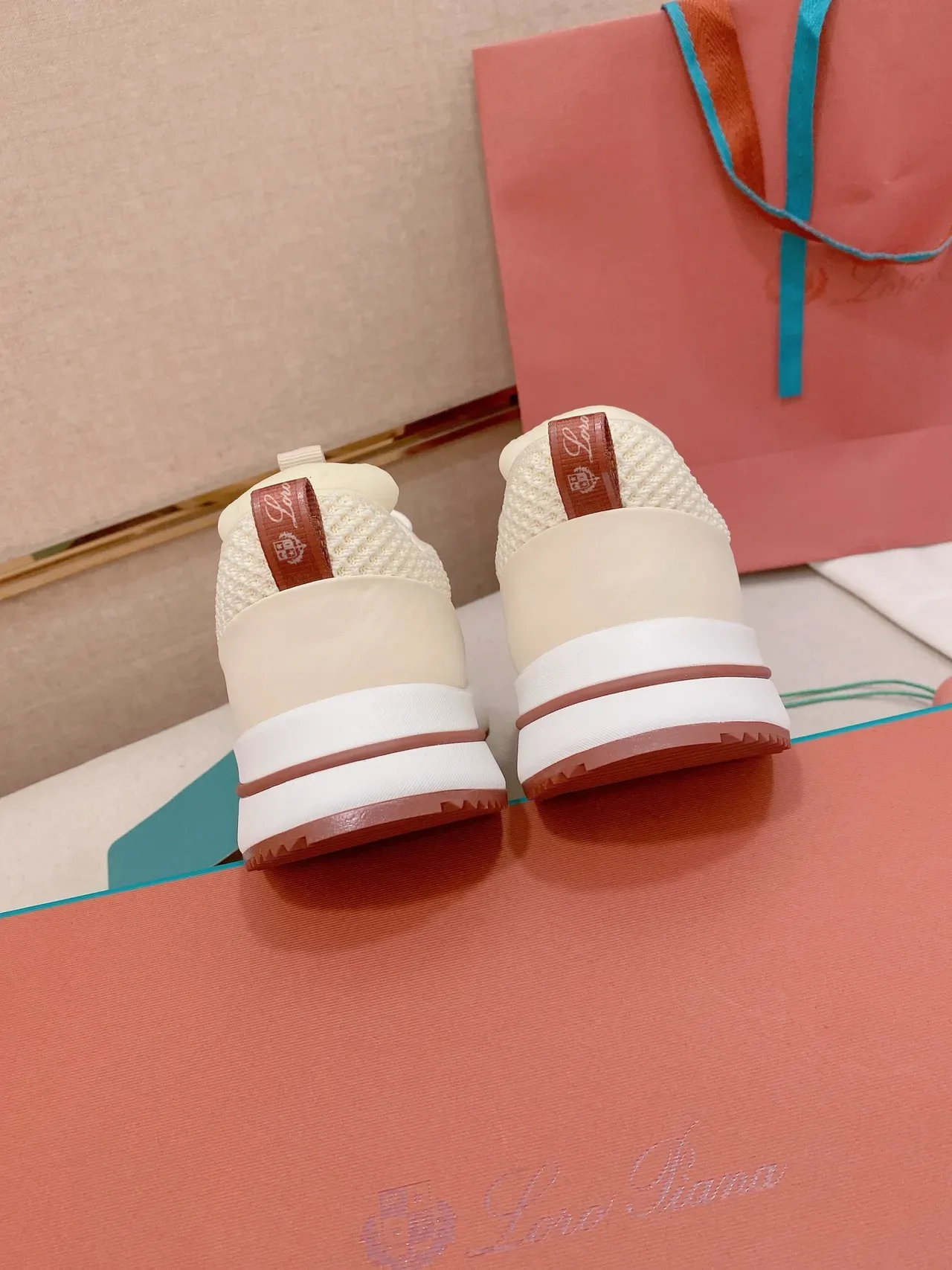 لورو بيانا أحذية أسلوب حياة بيج أحمر نسيج أعلى midsole منحوت أبيض 3