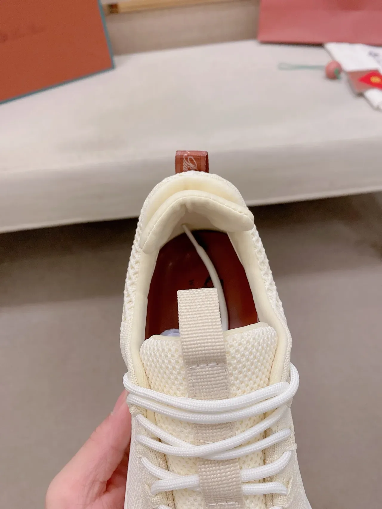 لورو بيانا أحذية أسلوب حياة بيج أحمر نسيج أعلى midsole منحوت أبيض 4