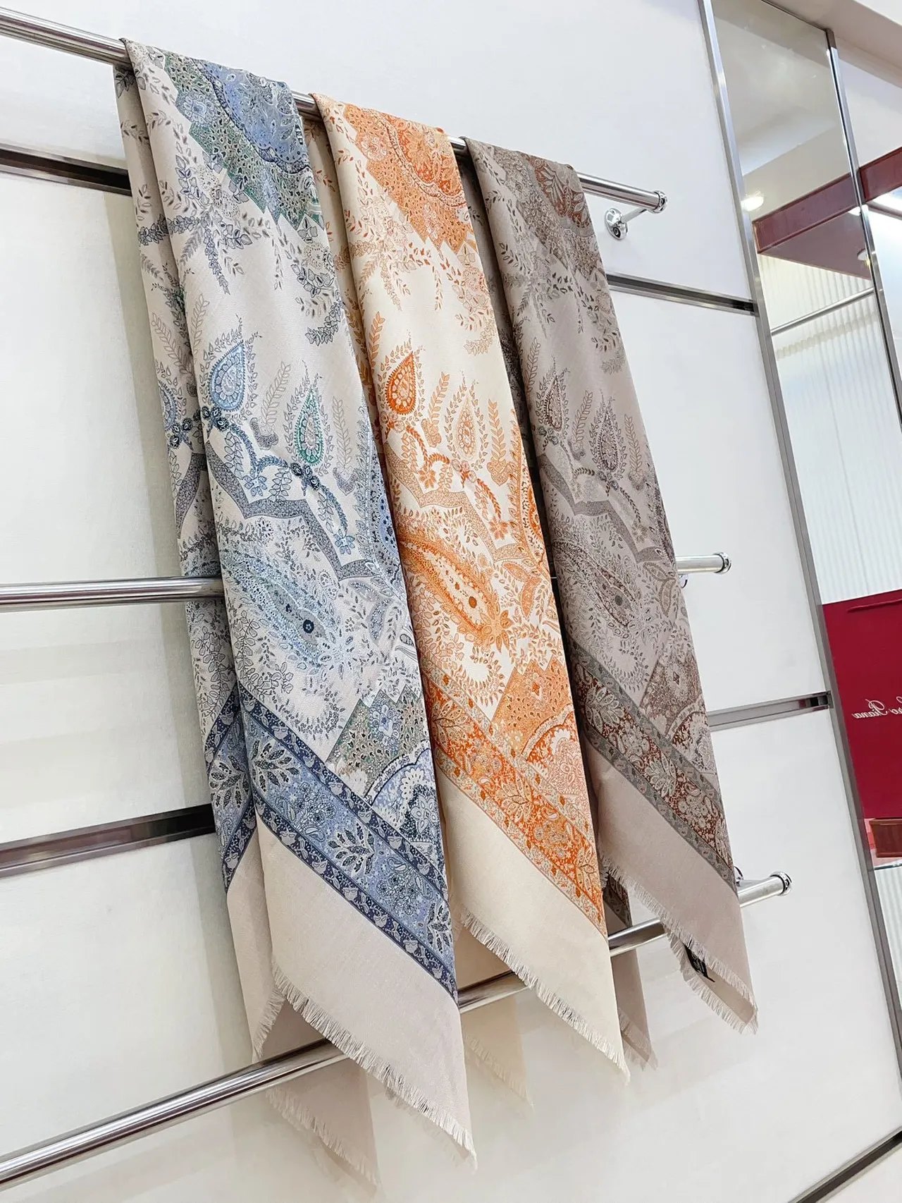 Loro Piana পেইসলি প্রিন্ট ফ্রিঞ্জড শাল 3