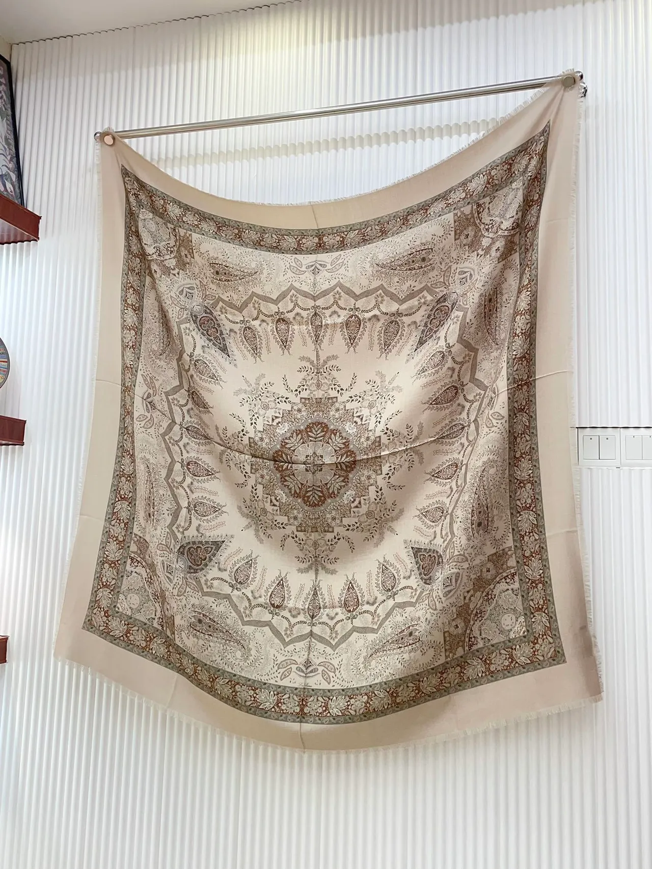 Loro Piana পেইসলি প্রিন্ট ফ্রিঞ্জড শাল 4