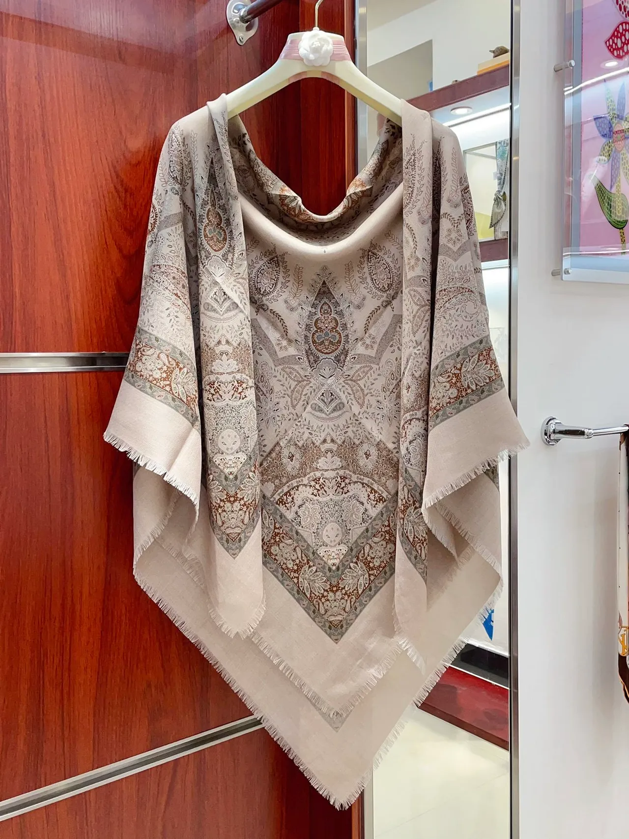 Loro Piana পেইসলি প্রিন্ট ফ্রিঞ্জড শাল 7