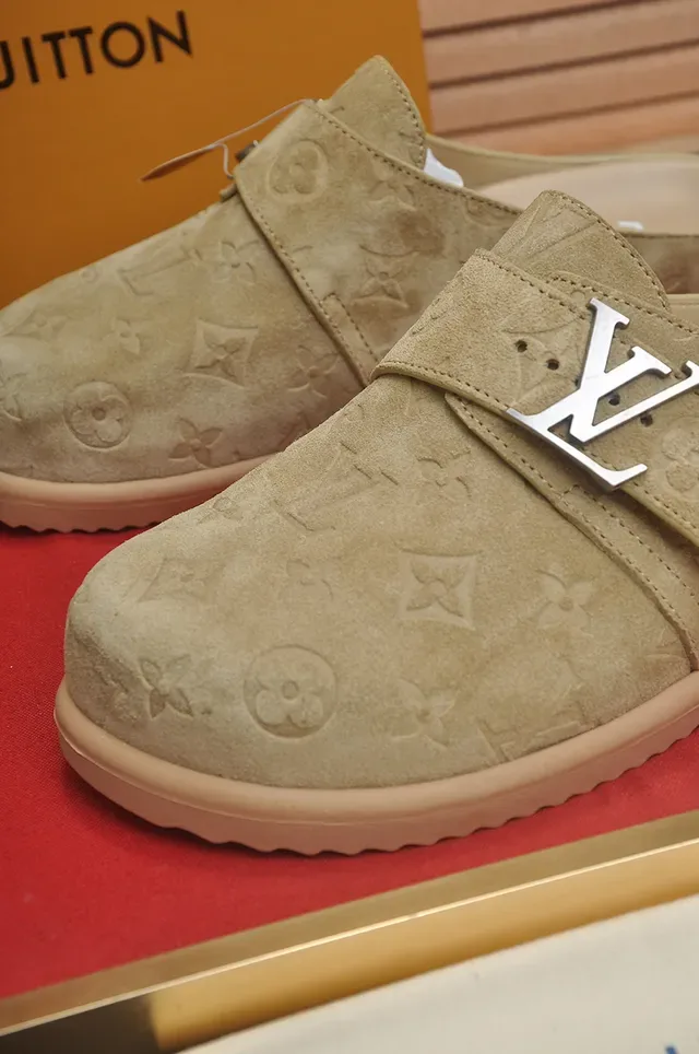 Louis Vuitton 米色印花麂皮扣带休闲鞋 2